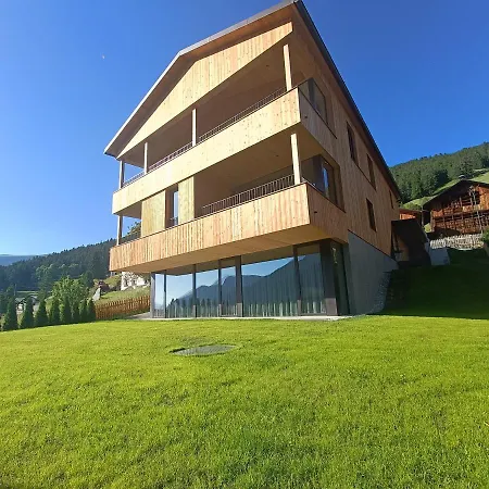 Emilia Apartment *